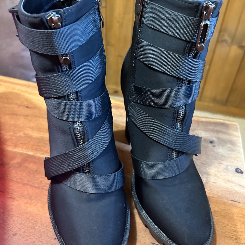Amazon Black Lace Up Women's Boots